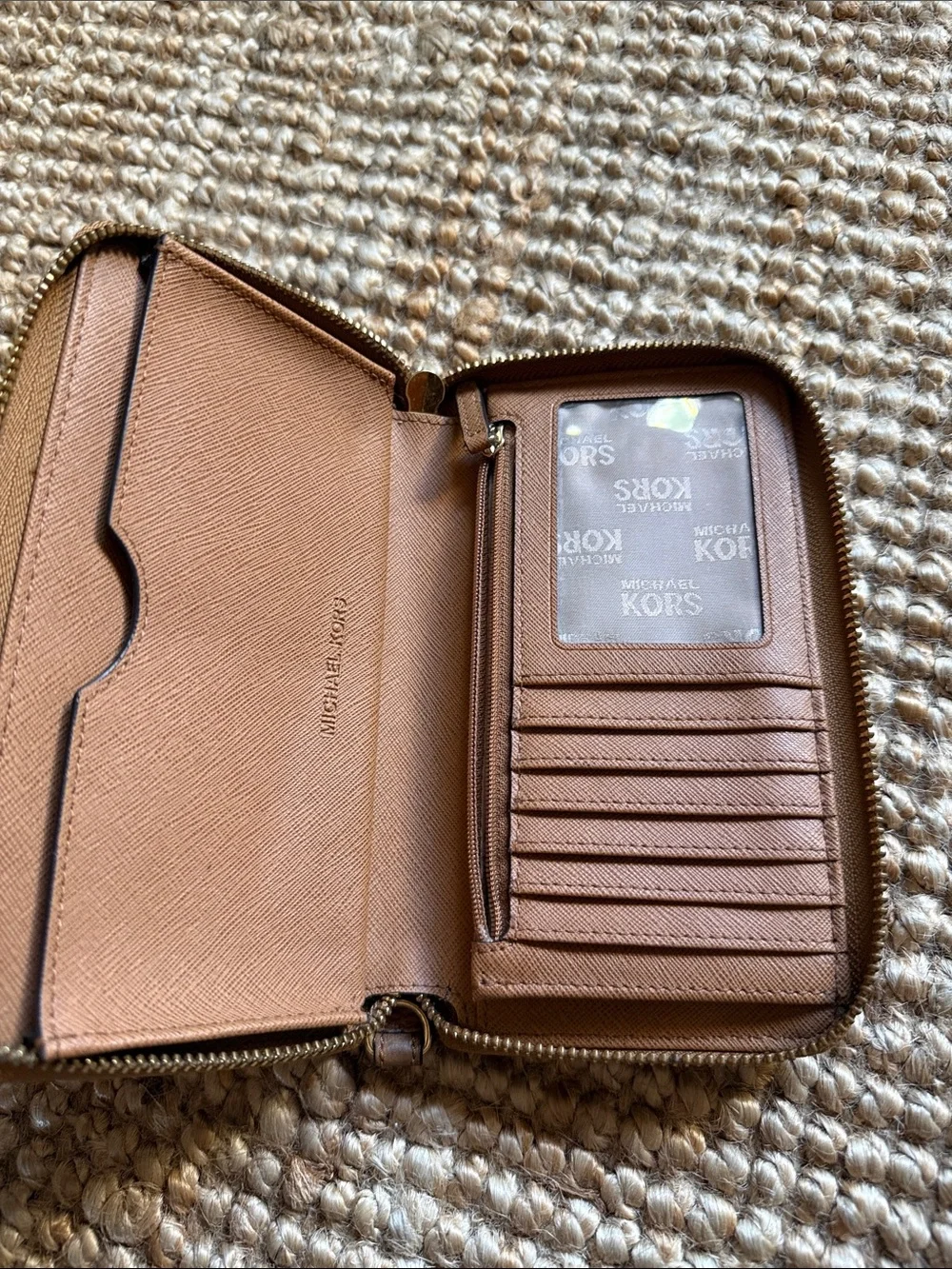 ⚜️ MICHAEL KORS FULTON FLAT PEBBLED LEATHER ZIP AROUND POUCH WALLET COGNAC ⚜️